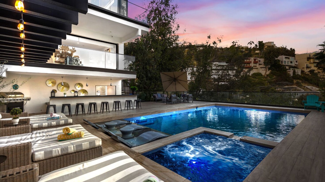 Photo of Outdoor in Hollywood Hills West