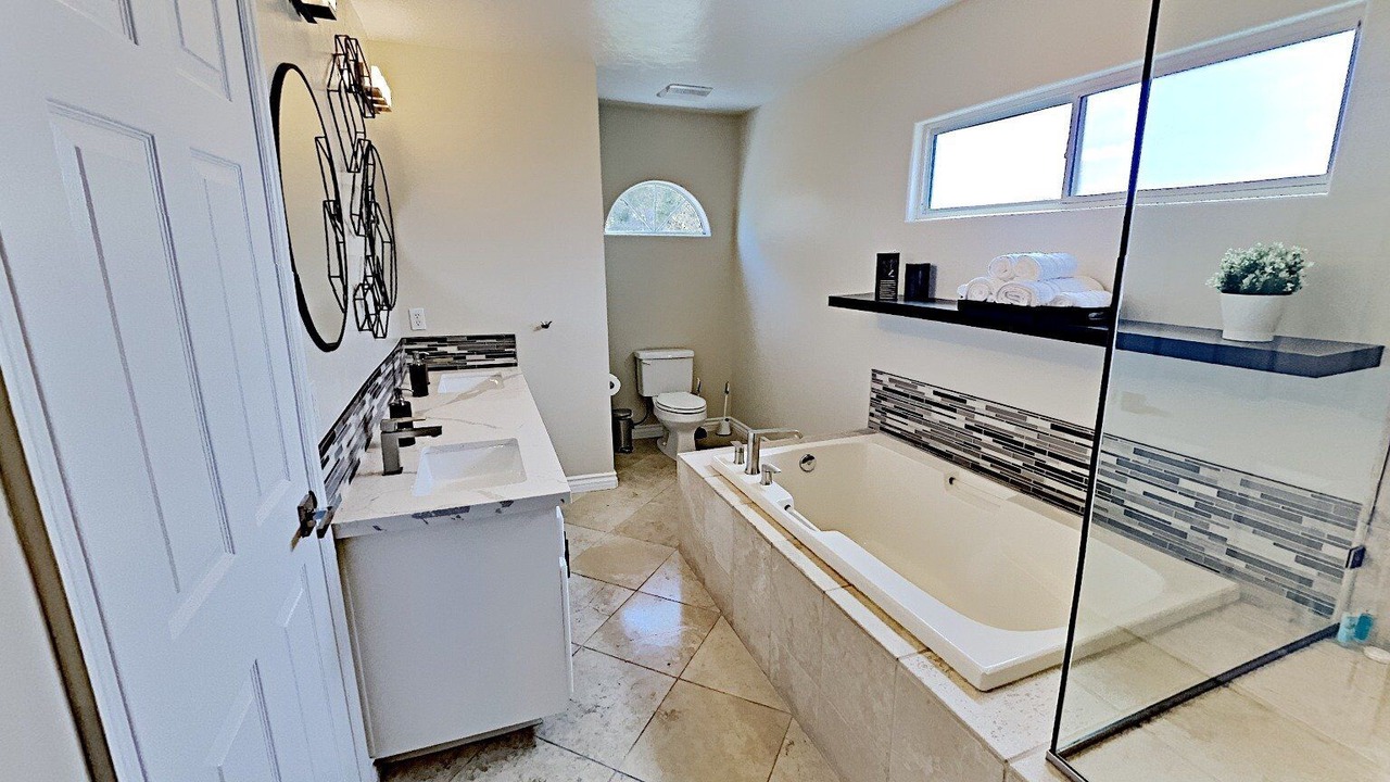 Photo of Bathroom in Loma Portal