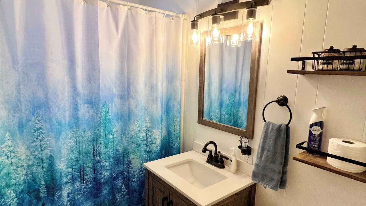 Photo of Bathroom in Upper Moonridge
