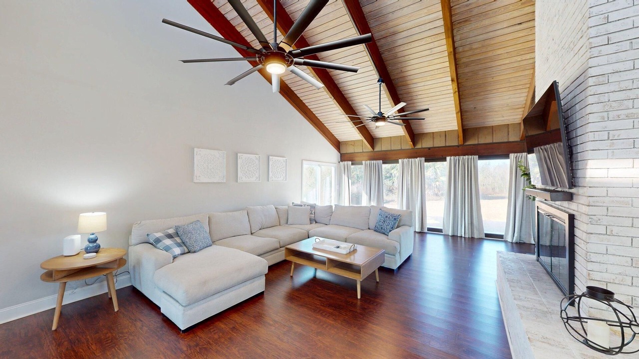 Photo of Livingroom in Lynn Haven