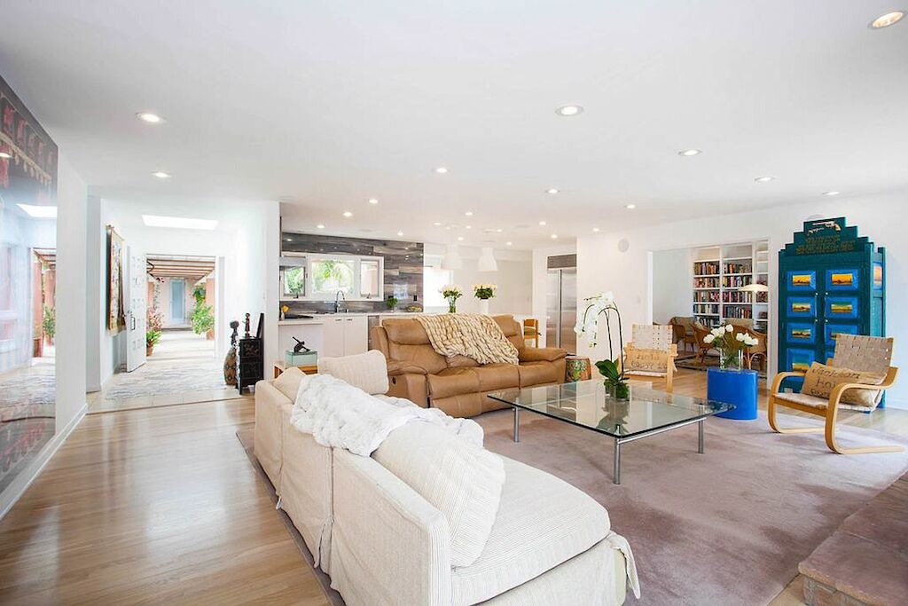 Photo of Livingroom in Central Malibu