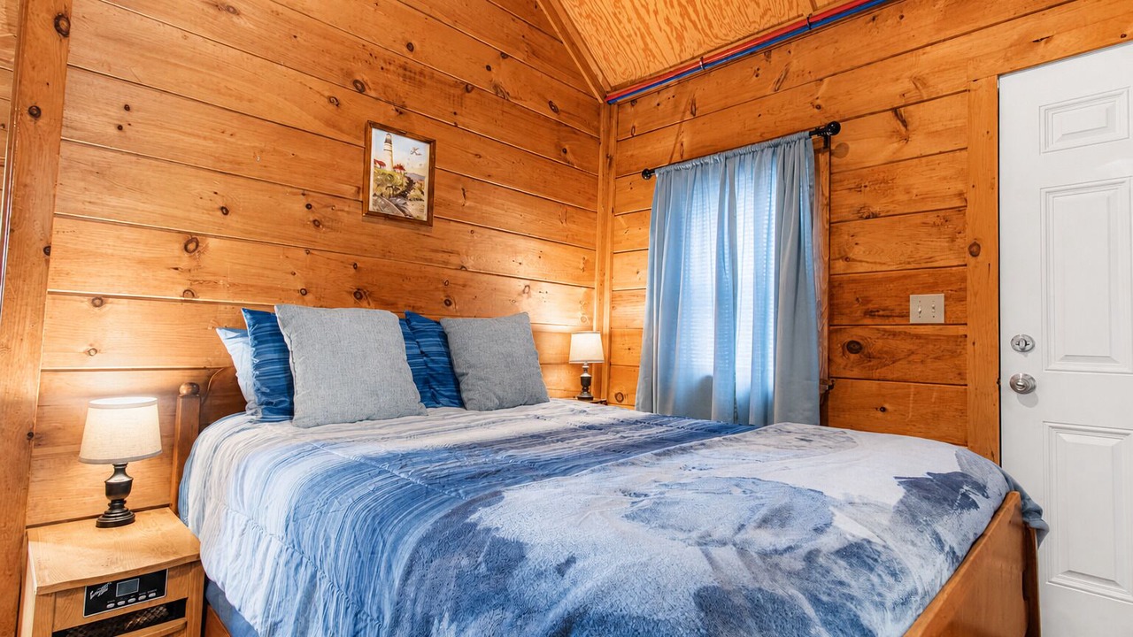 Photo of Bedroom in Sullivan