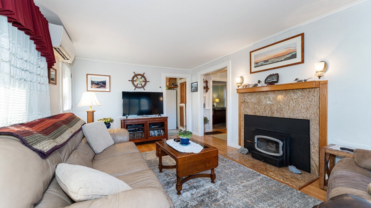 Photo of Livingroom in Hulls Cove