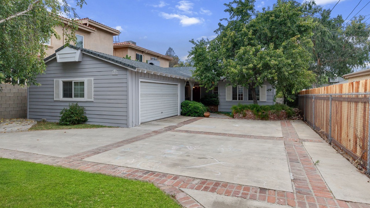 Photo of Outdoor in Woodland Hills