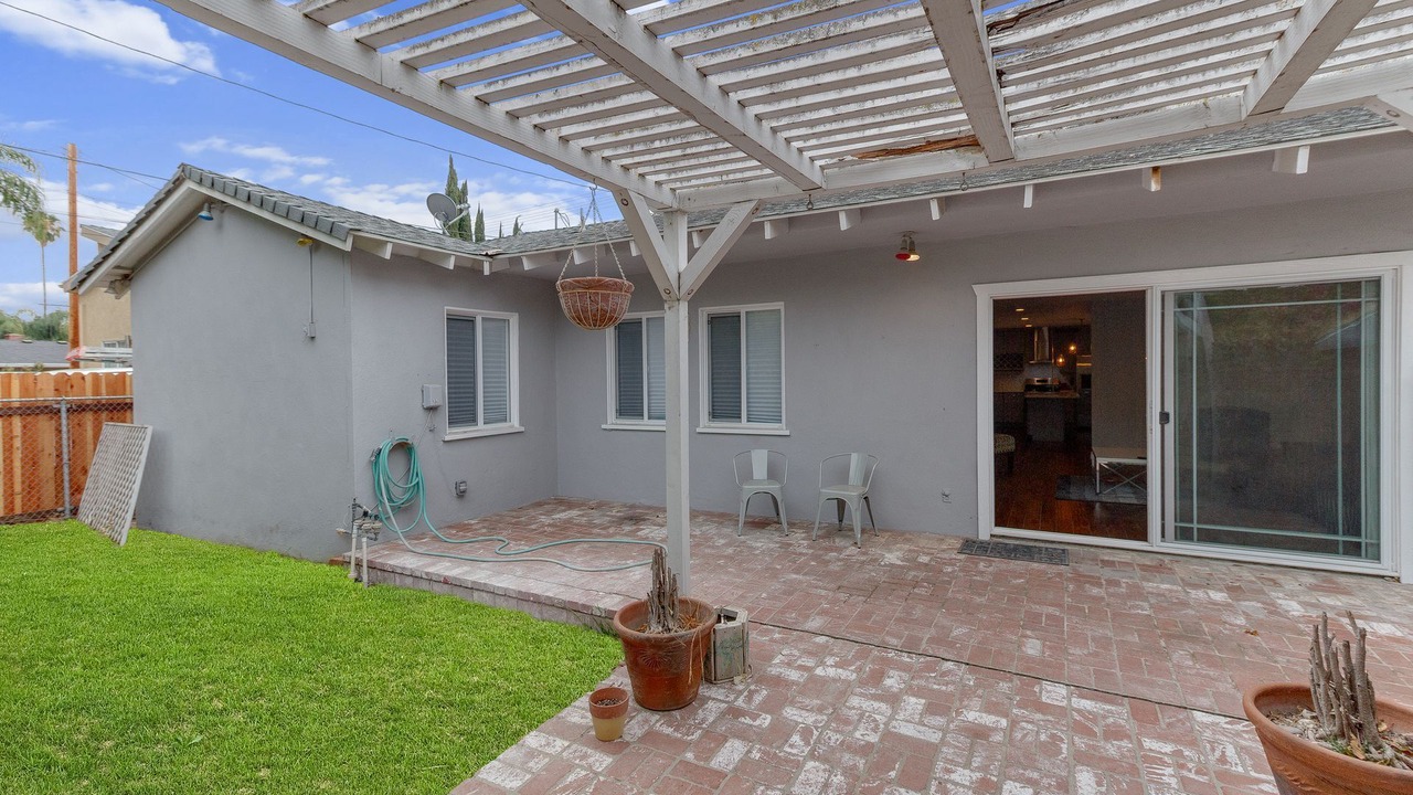 Photo of Patio Balcony in Woodland Hills