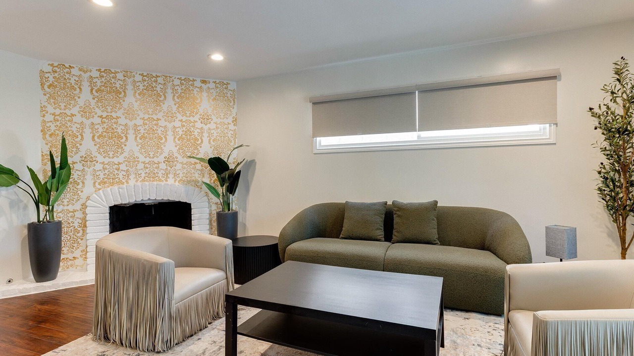 Photo of Livingroom in Woodland Hills