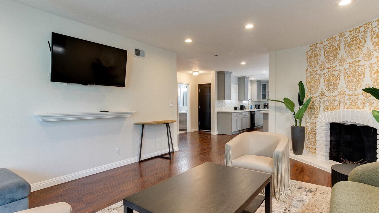 Photo of Livingroom in Woodland Hills