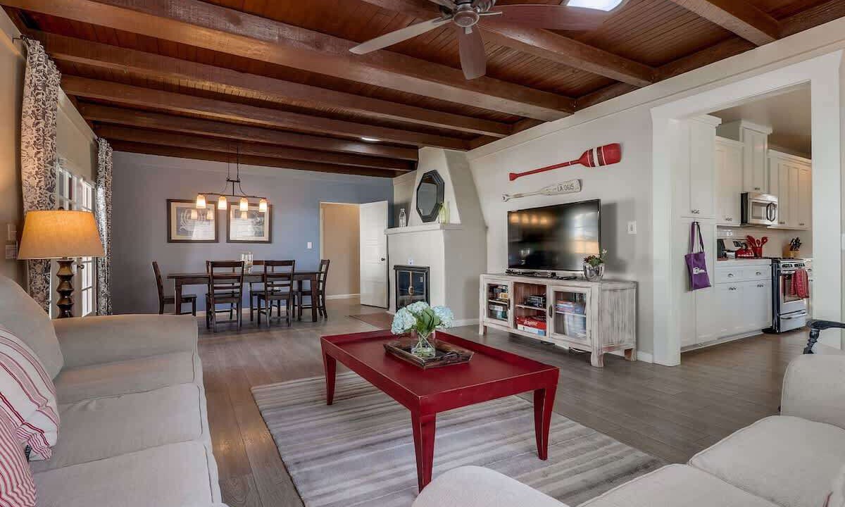 Photo of Livingroom in Beach Barber Tract