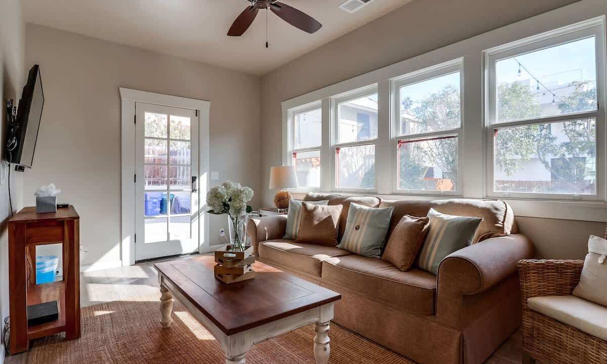 Photo of Livingroom in Beach Barber Tract