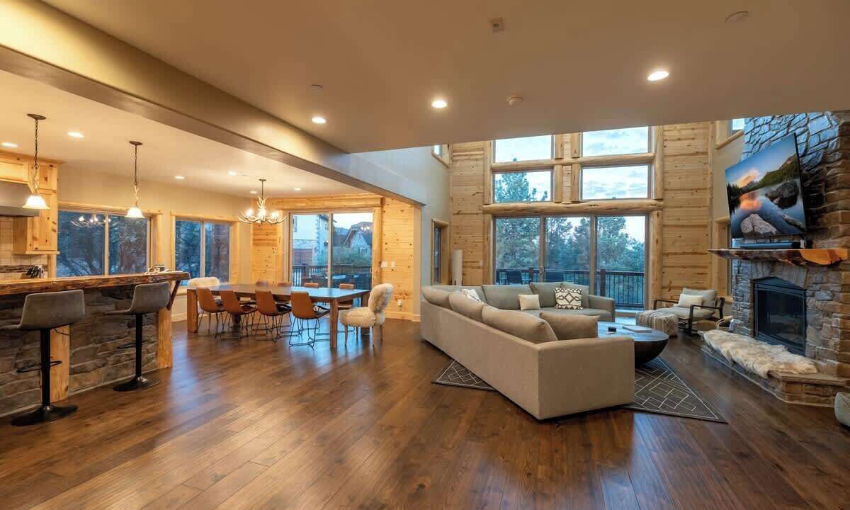 Photo of Livingroom in Eagle Mountain Estates