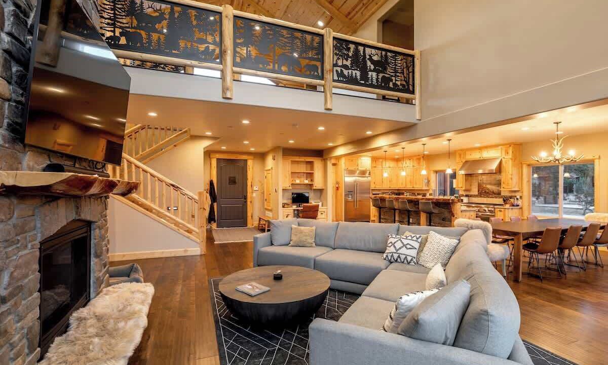 Photo of Livingroom in Eagle Mountain Estates