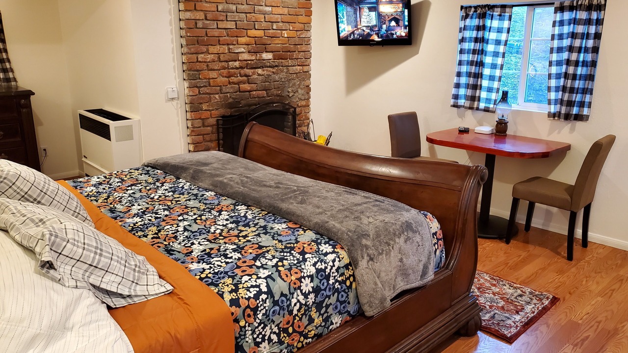 Photo of Bedroom in Twin Peaks