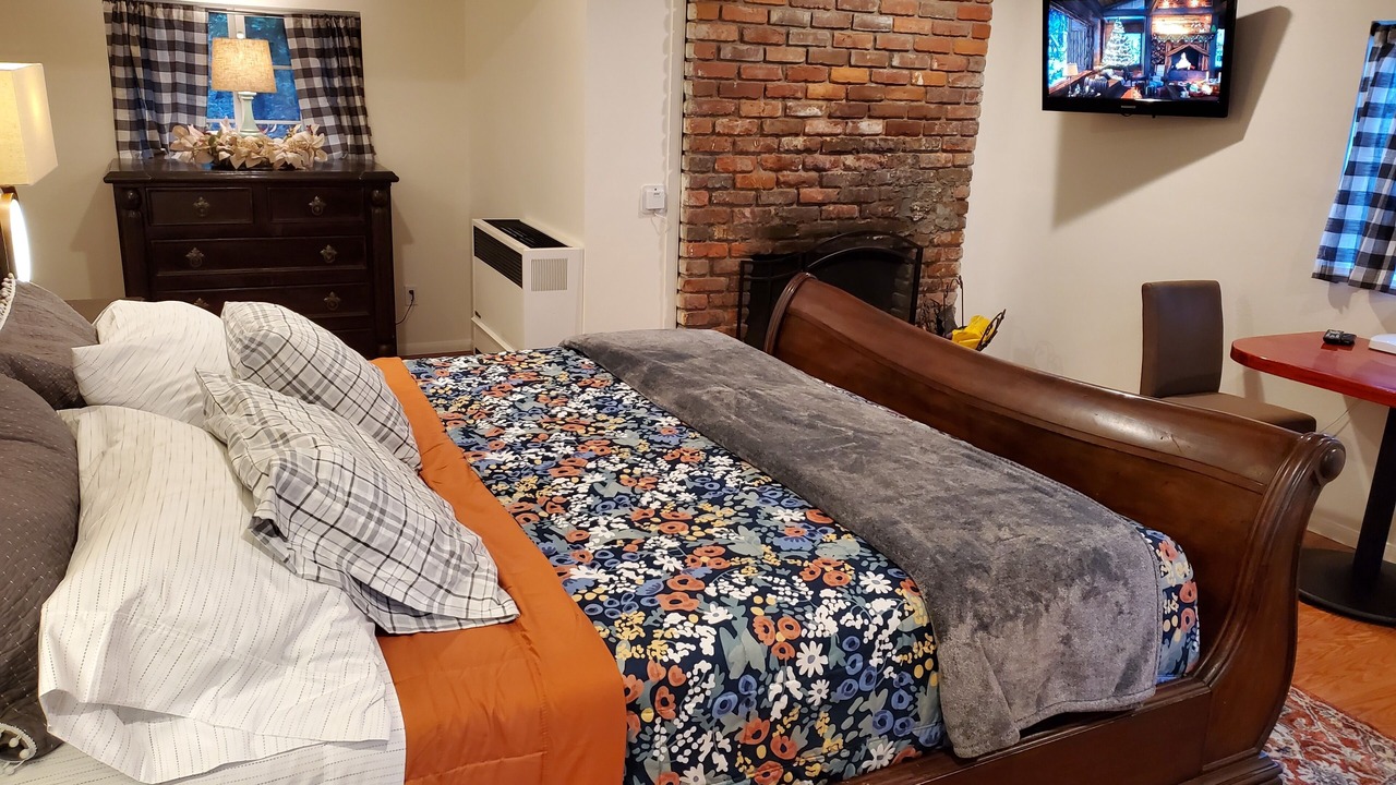 Photo of Bedroom in Twin Peaks