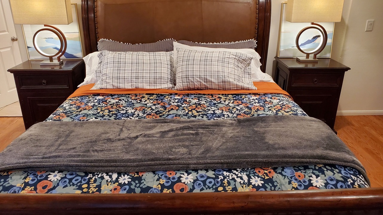 Photo of Bedroom in Twin Peaks