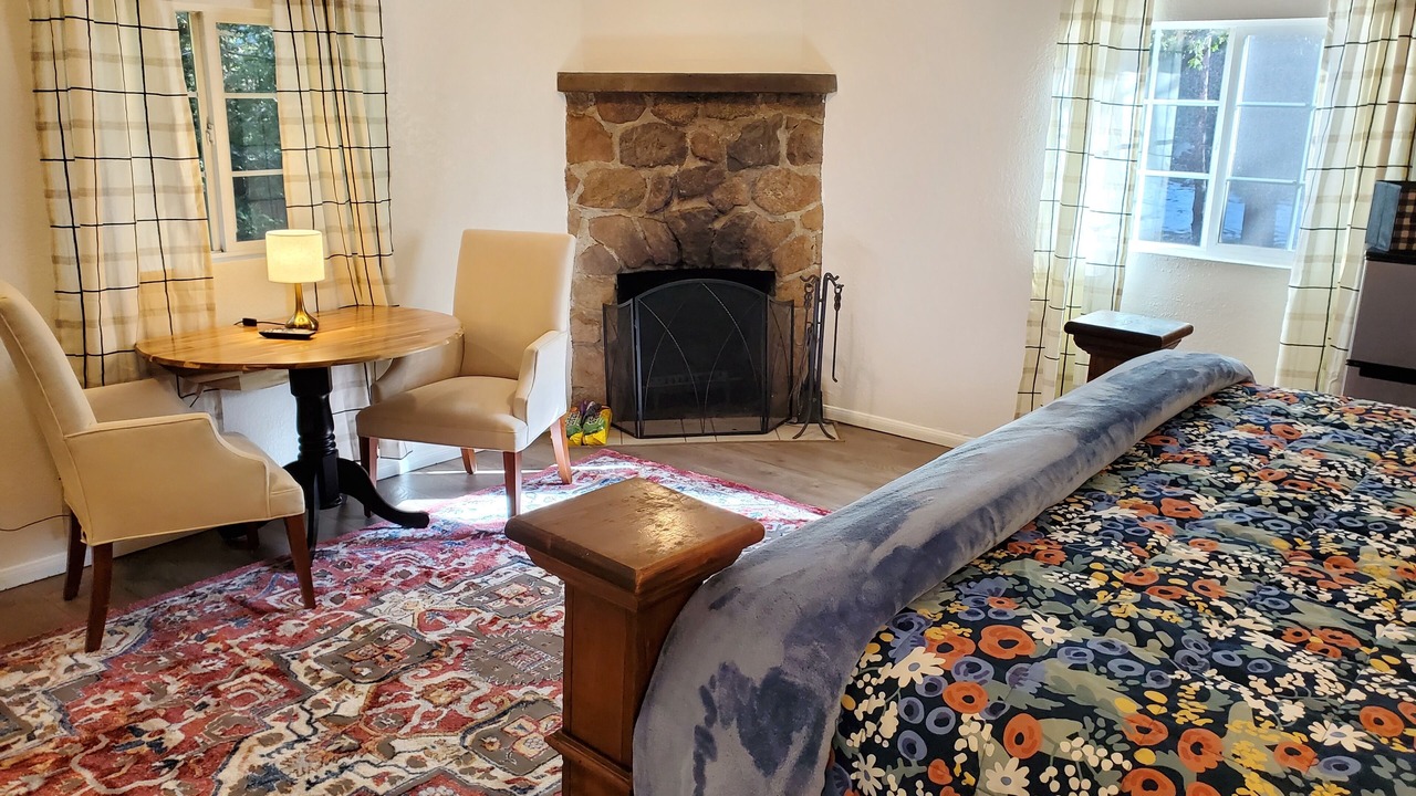 Photo of Bedroom in Twin Peaks