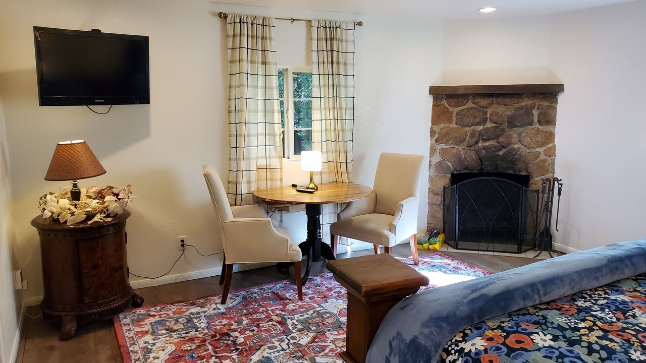 Photo of Bedroom in Twin Peaks