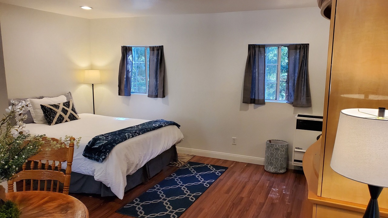 Photo of Bedroom in Twin Peaks