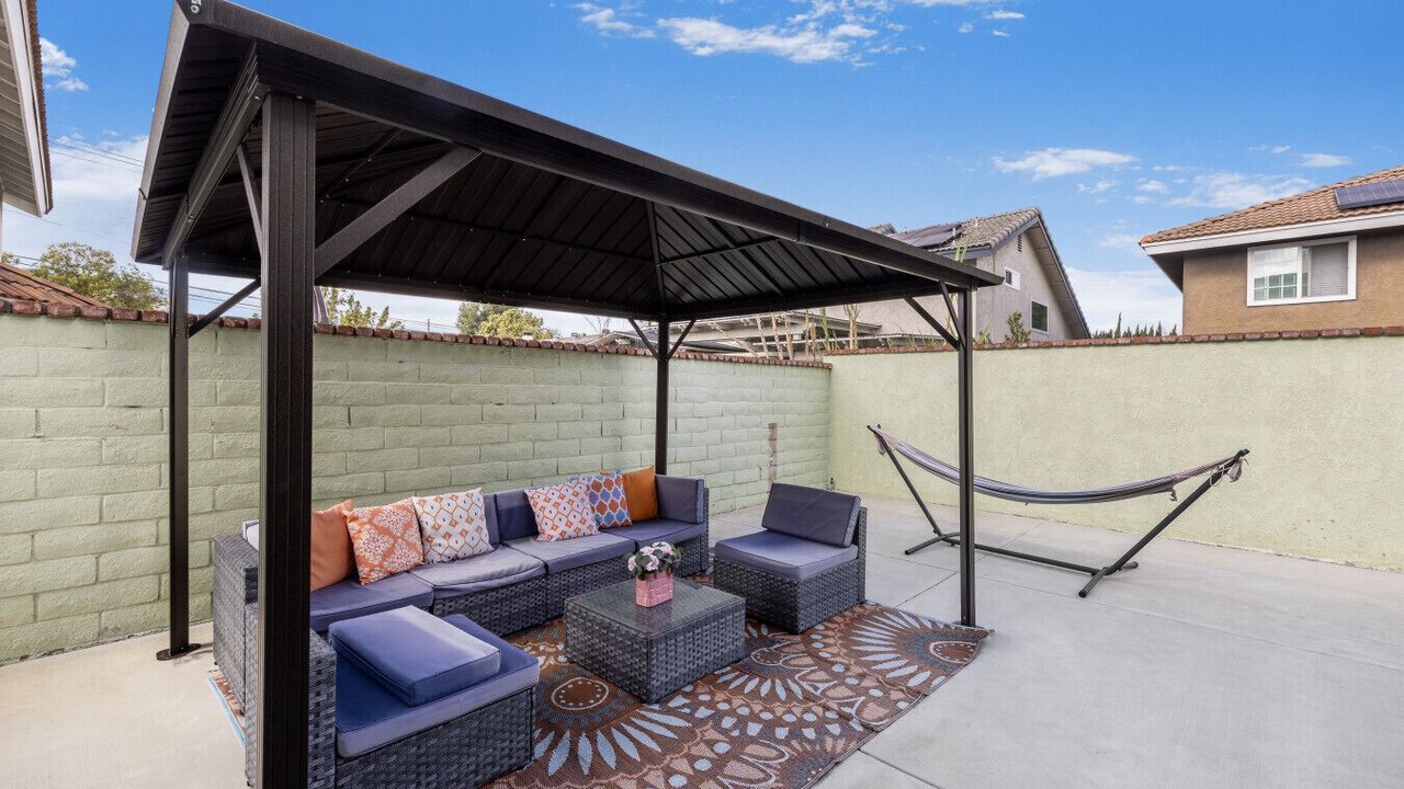 Photo of Patio Balcony in Orange