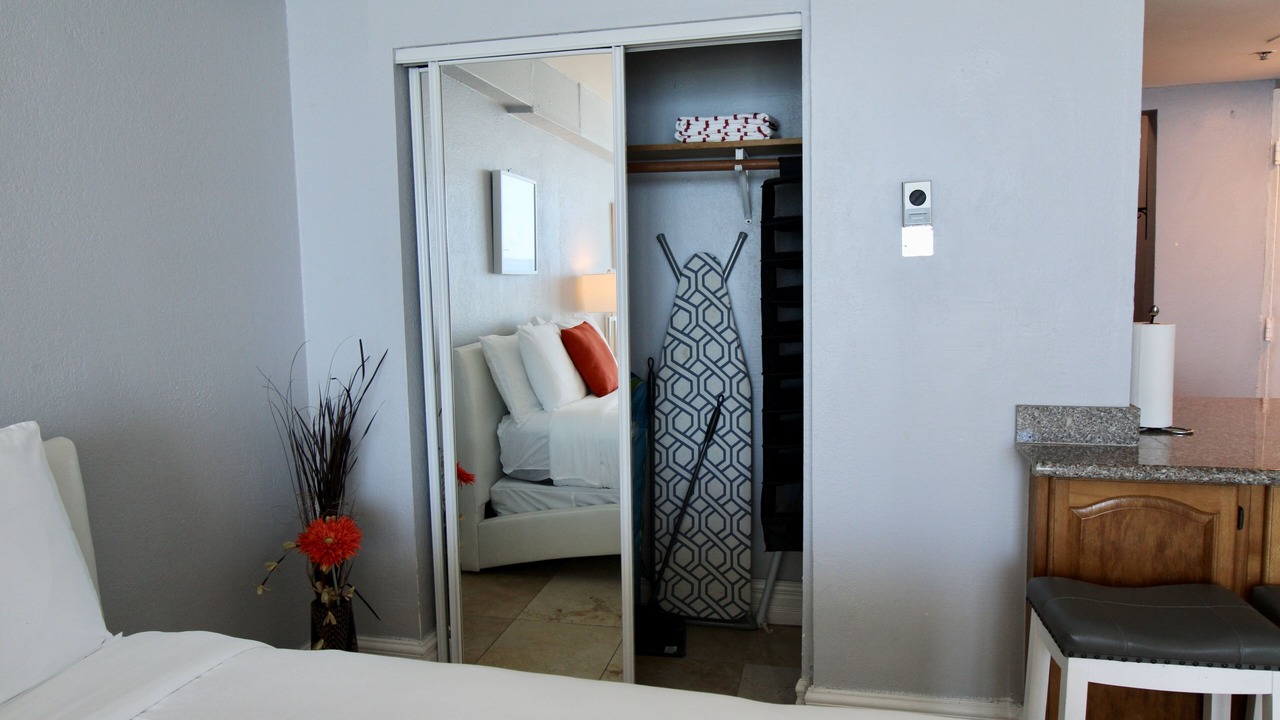 Photo of Bedroom in Mid Beach