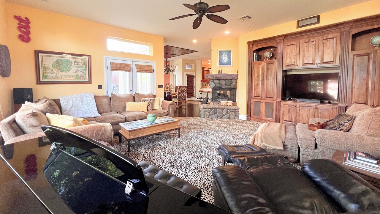Photo of Livingroom in Spring Valley
