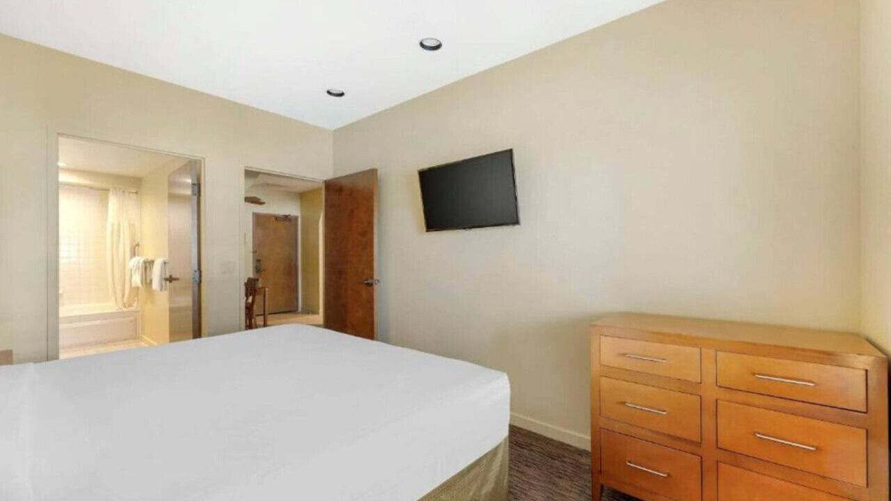 Photo of Bedroom in Enterprise