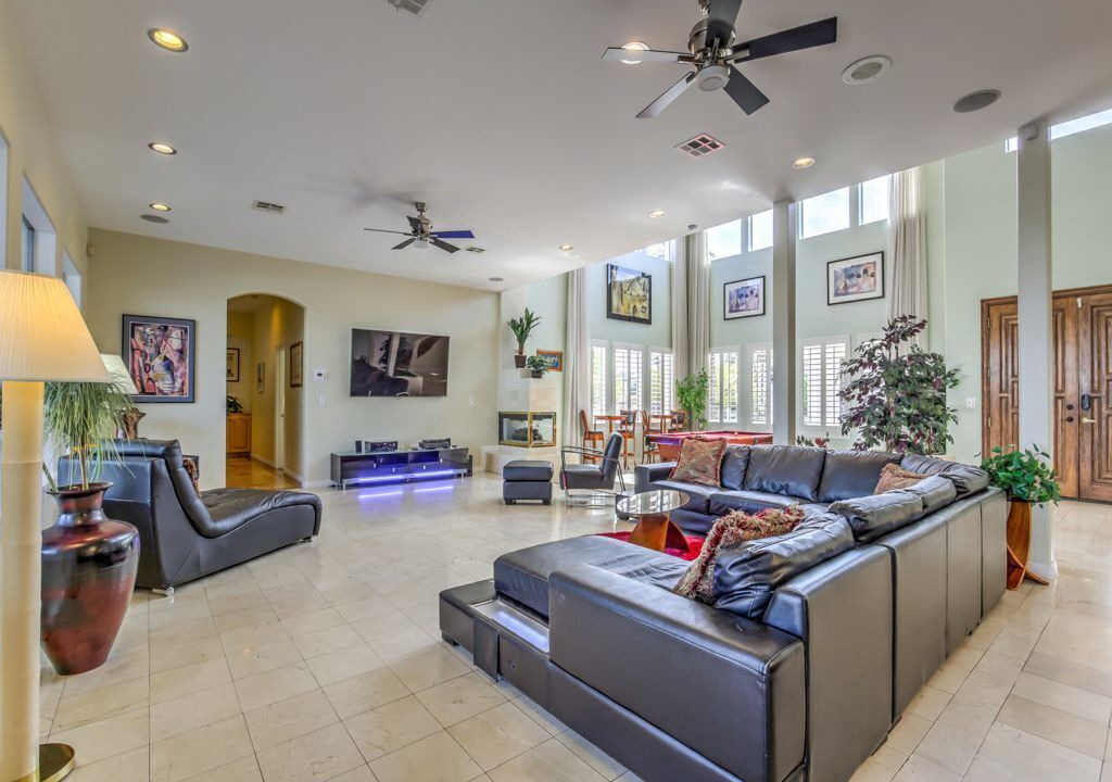 Photo of Livingroom in Spring Valley