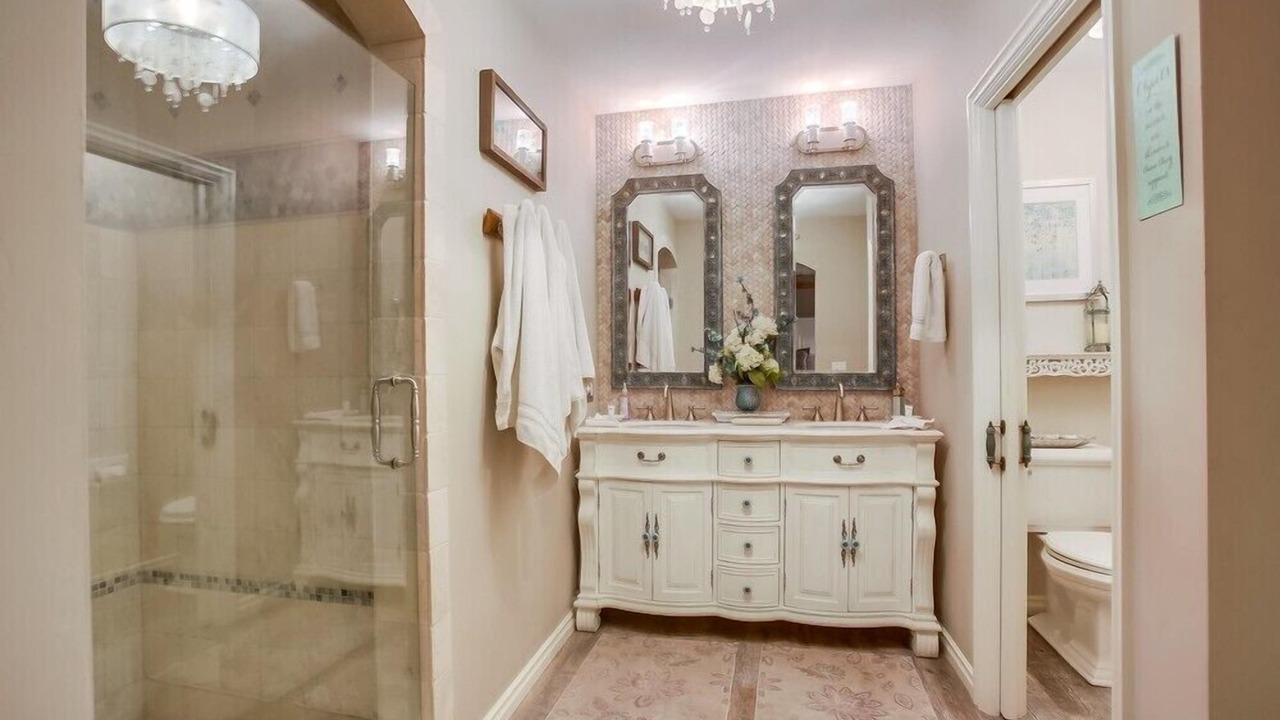 Photo of Bathroom in Central Mission Beach