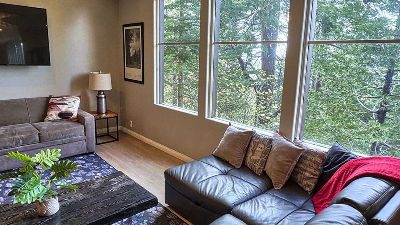 Photo of Livingroom in Arrowhead Villas