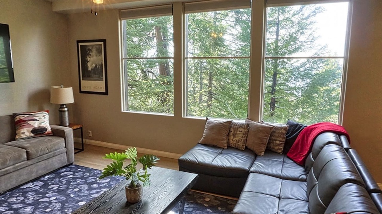 Photo of Livingroom in Arrowhead Villas