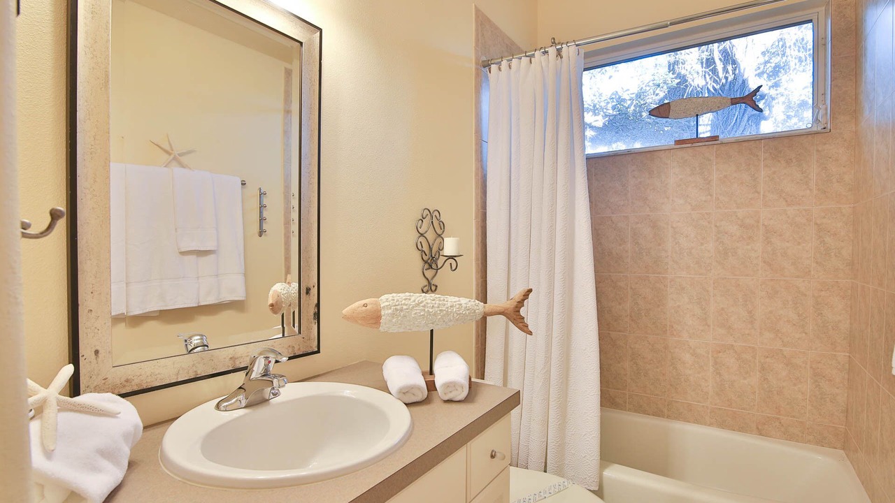 Photo of Bathroom in Heron's Watch