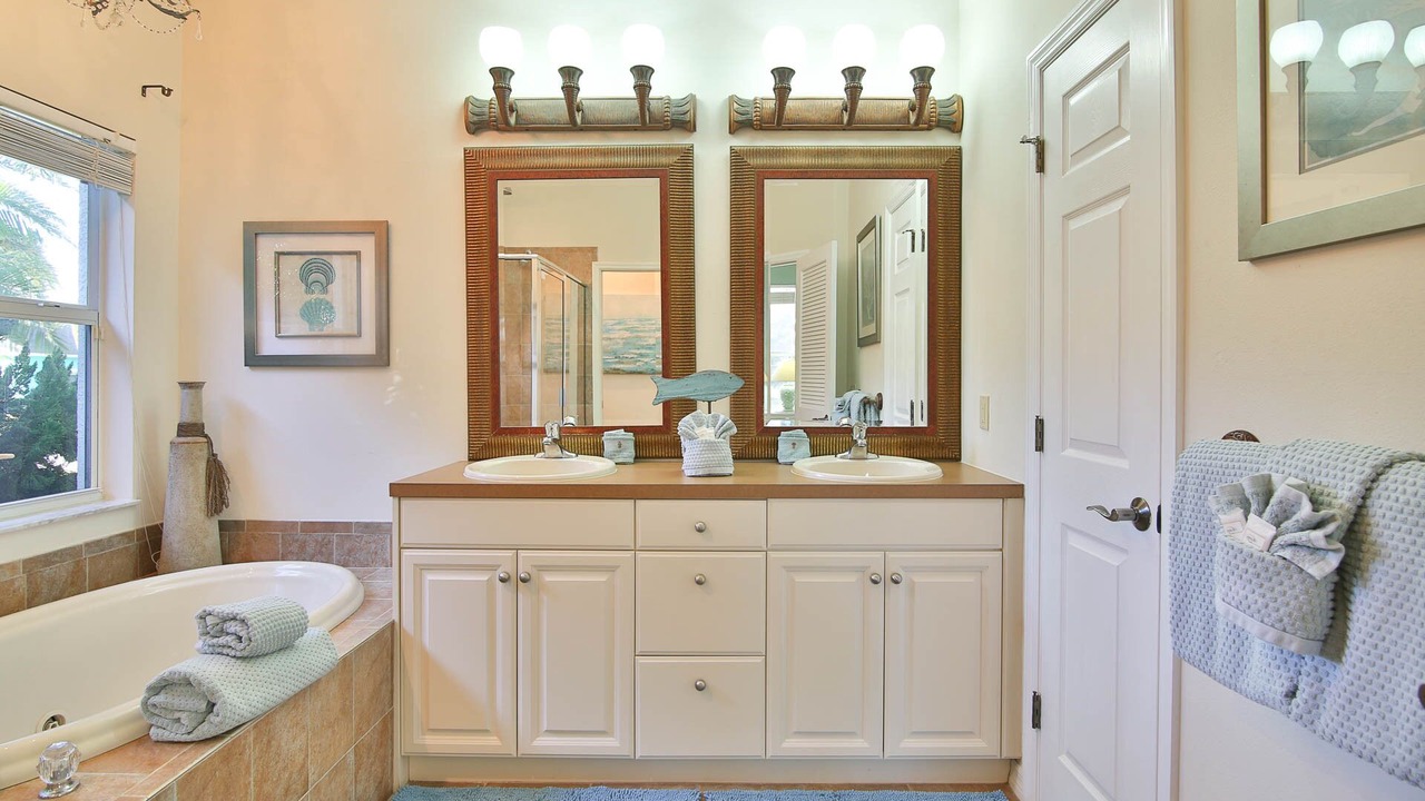 Photo of Bathroom in Heron's Watch