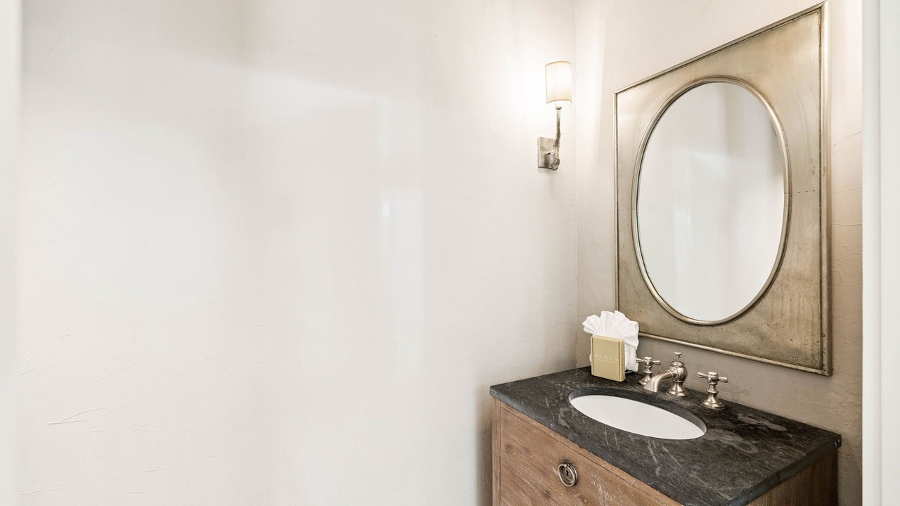 Photo of Bathroom in Beach District