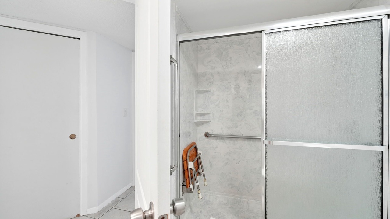 Photo of Bathroom in Thomas Drive