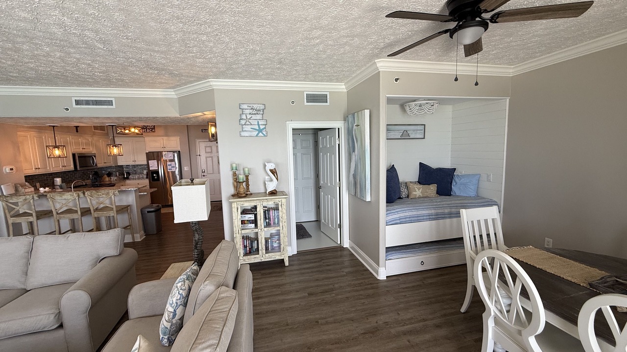 Photo of Livingroom in Thomas Drive