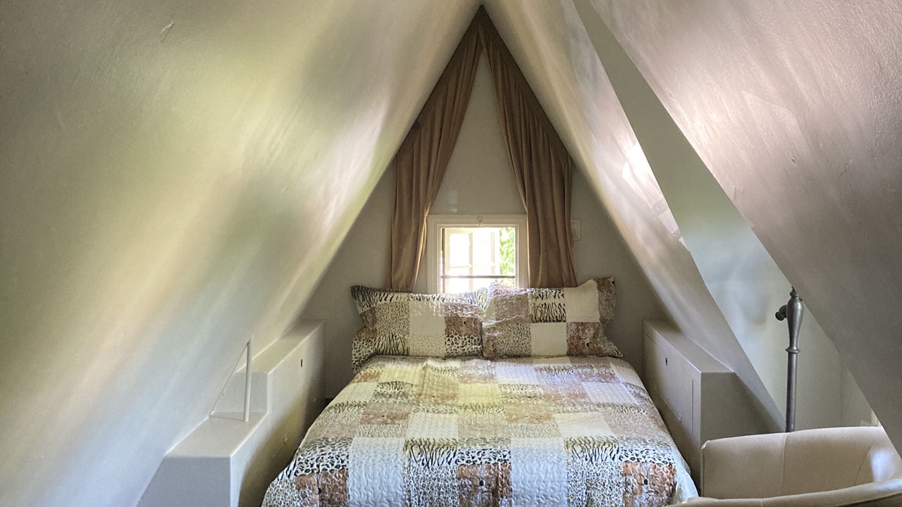 Photo of Bedroom in Crown Point