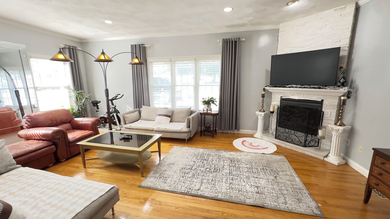 Photo of Livingroom in East Somerville