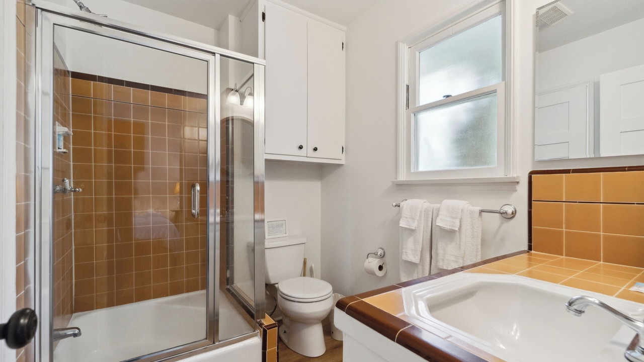 Photo of Bathroom in Eastern Malibu