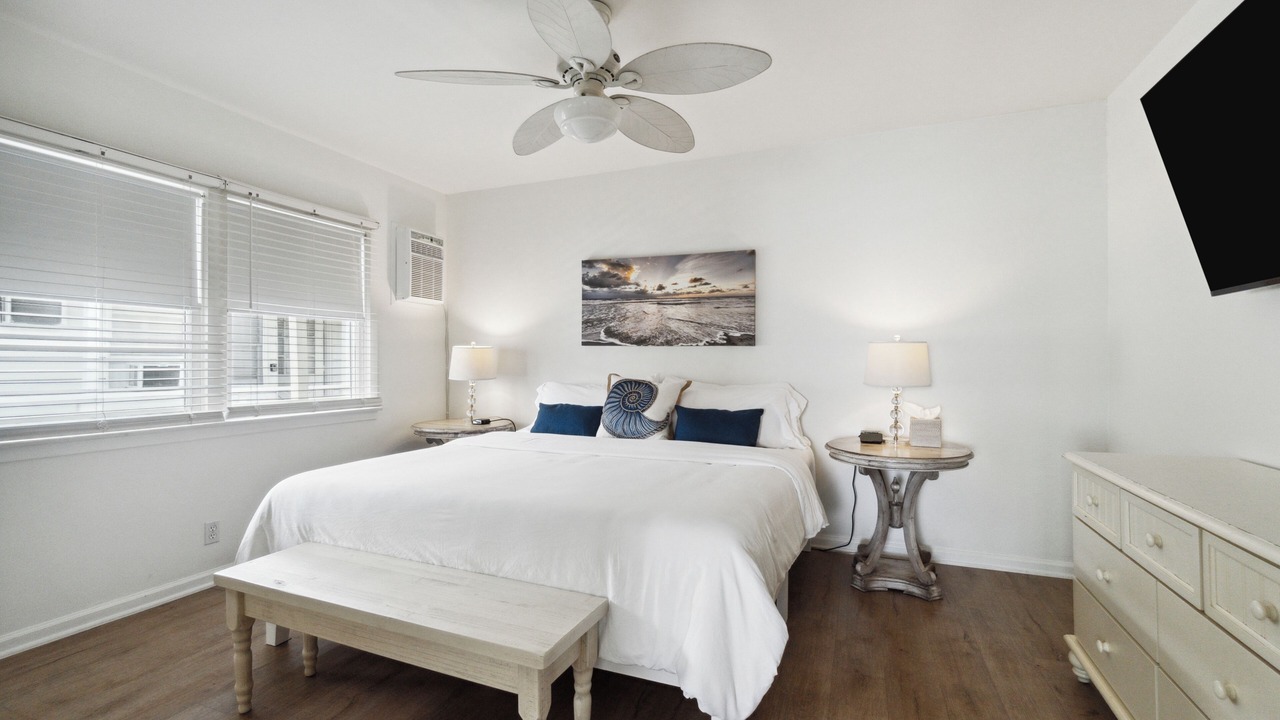 Photo of Bedroom in Eastern Malibu