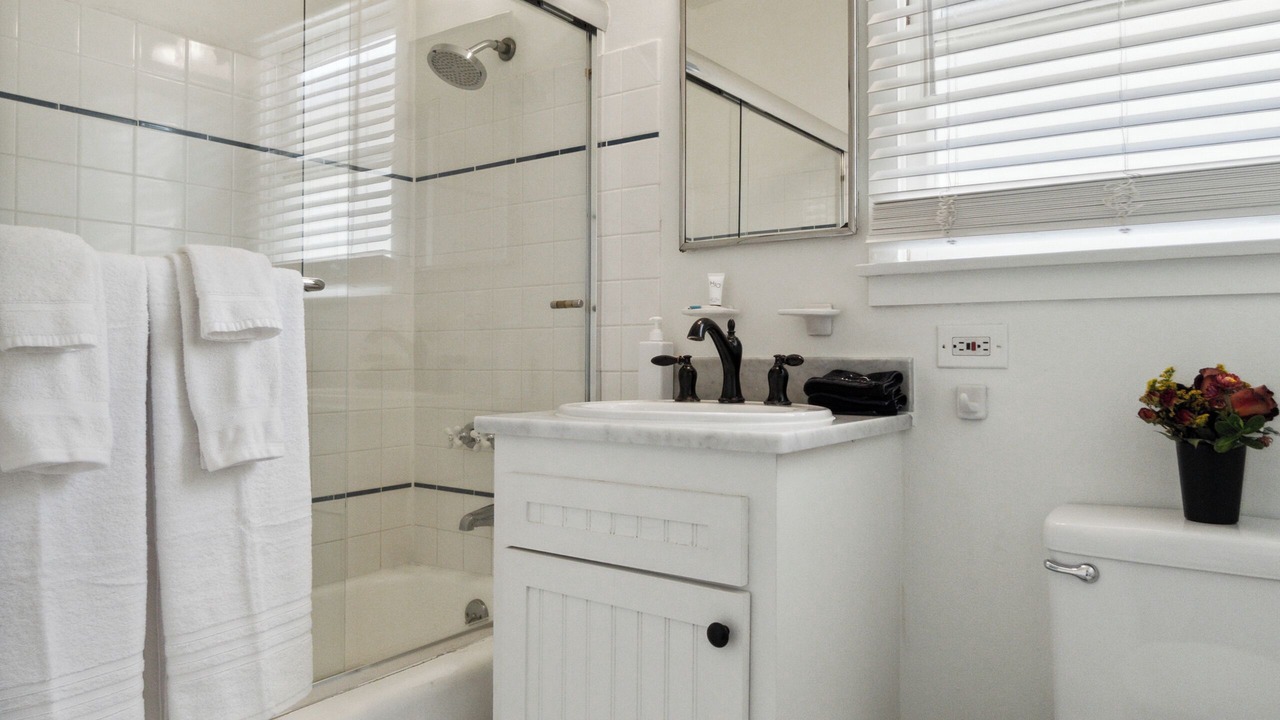 Photo of Bathroom in Eastern Malibu