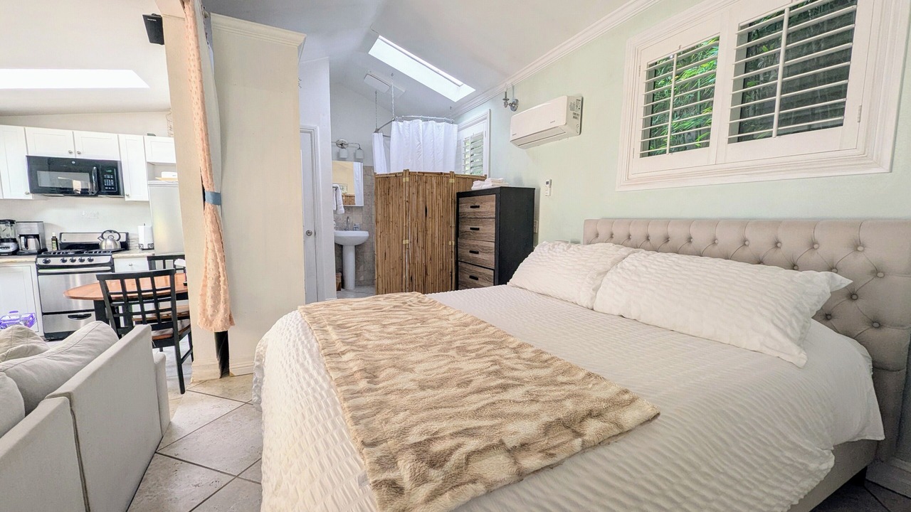 Photo of Bedroom in Beverly Glen