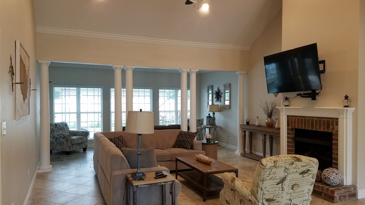 Photo of Livingroom in Foley