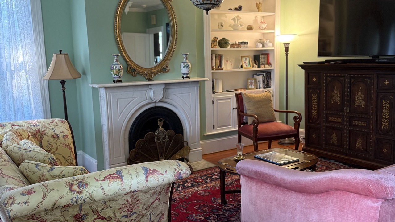 Photo of Livingroom in Harpers Ferry