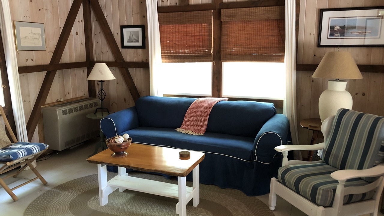 Photo of Livingroom in Hall Quarry
