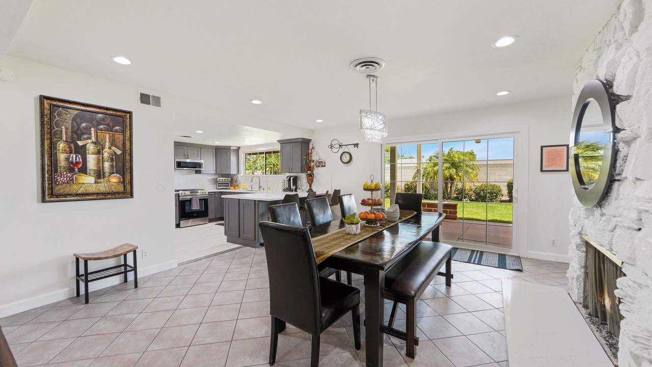 Photo of Livingroom in Orange
