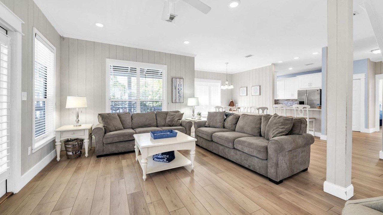 Photo of Livingroom in Dune Allen Beach