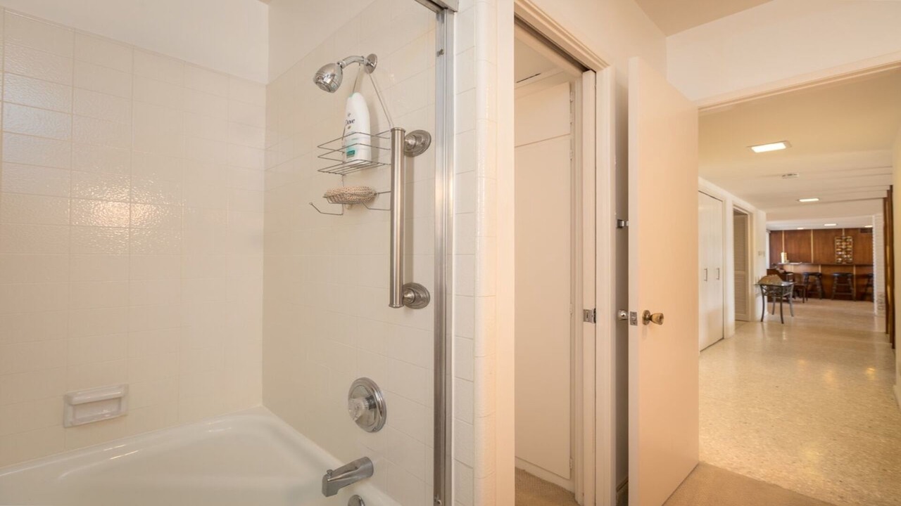 Photo of Bathroom in Ladera Heights