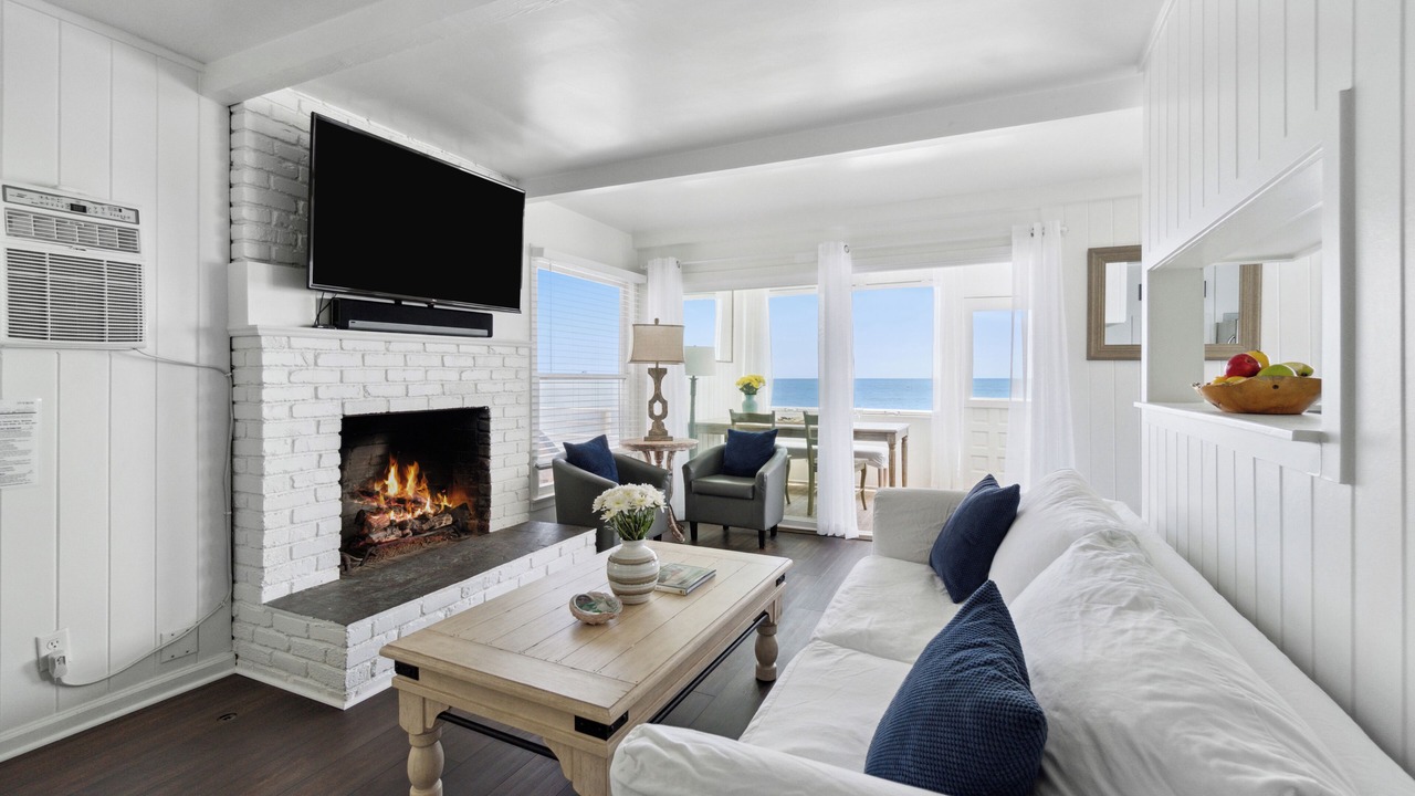 Photo of Livingroom in Eastern Malibu