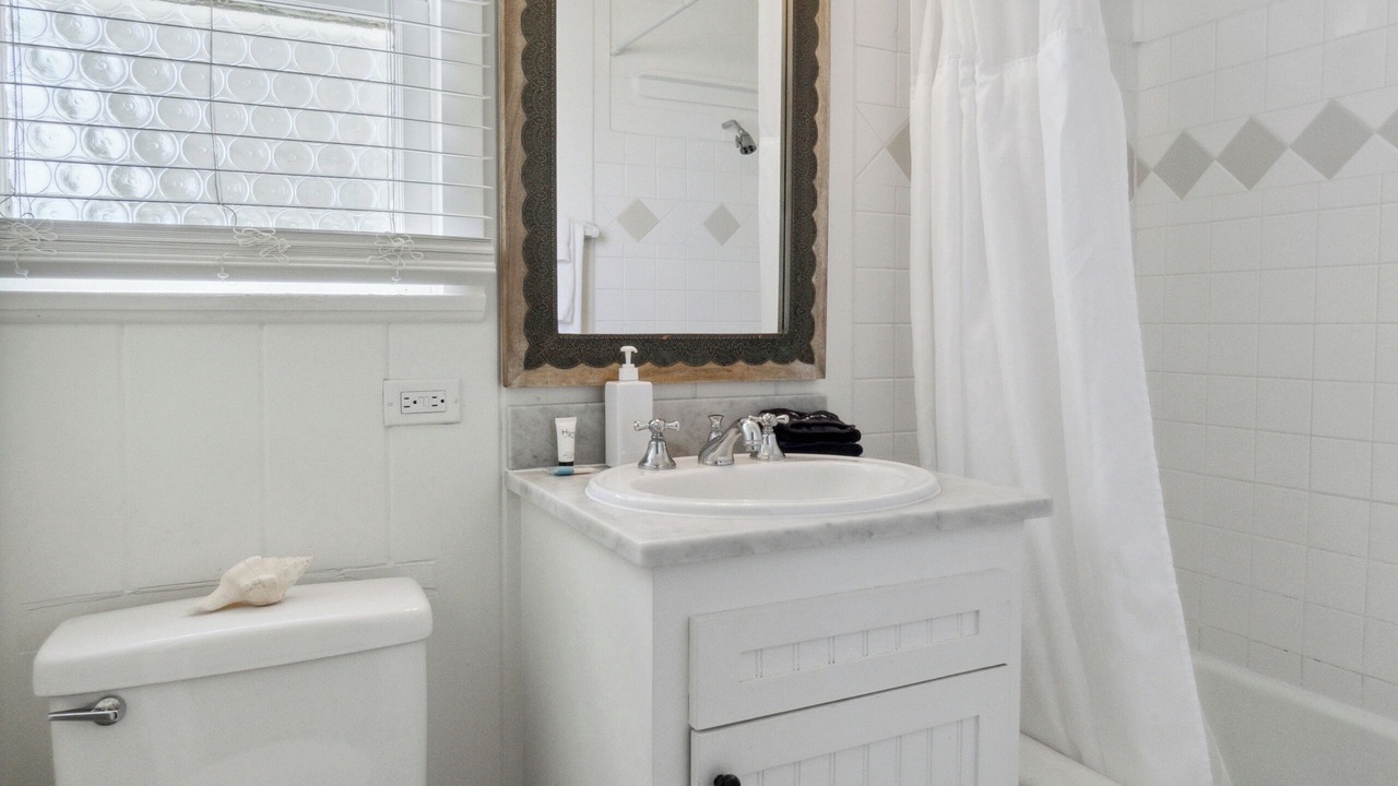 Photo of Bathroom in Eastern Malibu