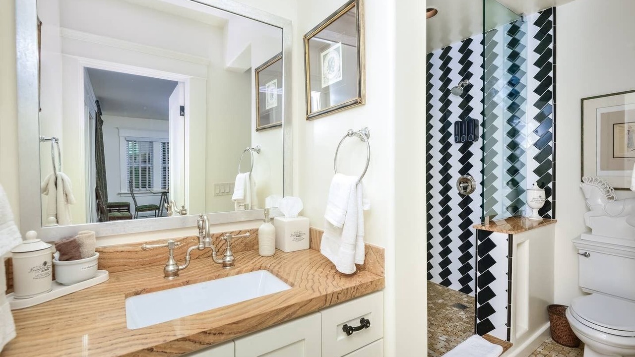 Photo of Bathroom in Park West