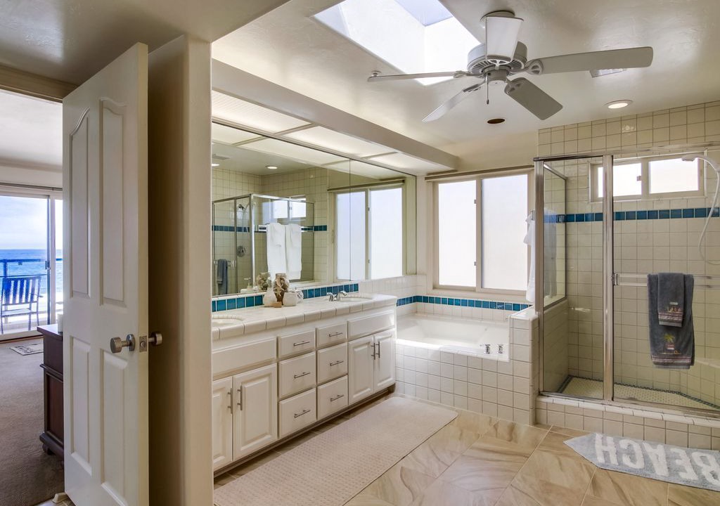 Photo of Bathroom in Central Mission Beach